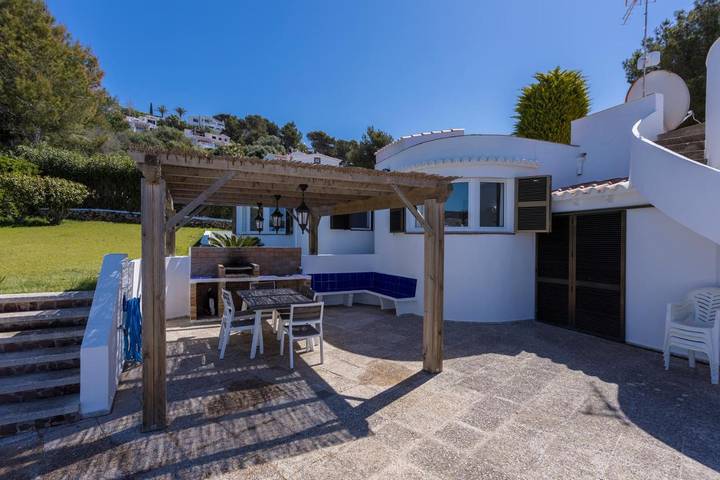 Location de vacances pour 8 personnes, avec vue ainsi que piscine et jardin, animaux acceptés à Son Bou - 3