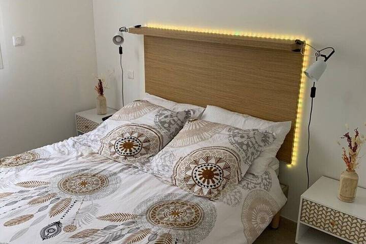 Ganze Wohnung, Prächtige neue 3-Zimmer-Wohnung im Erdgeschoss mit vollem Komfort, Zugang zum Strand und Pool in Marine de Bravone, Linguizzetta