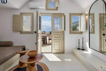 Holiday Apartment for 4 People in Firostefani, Thera, Photo 4