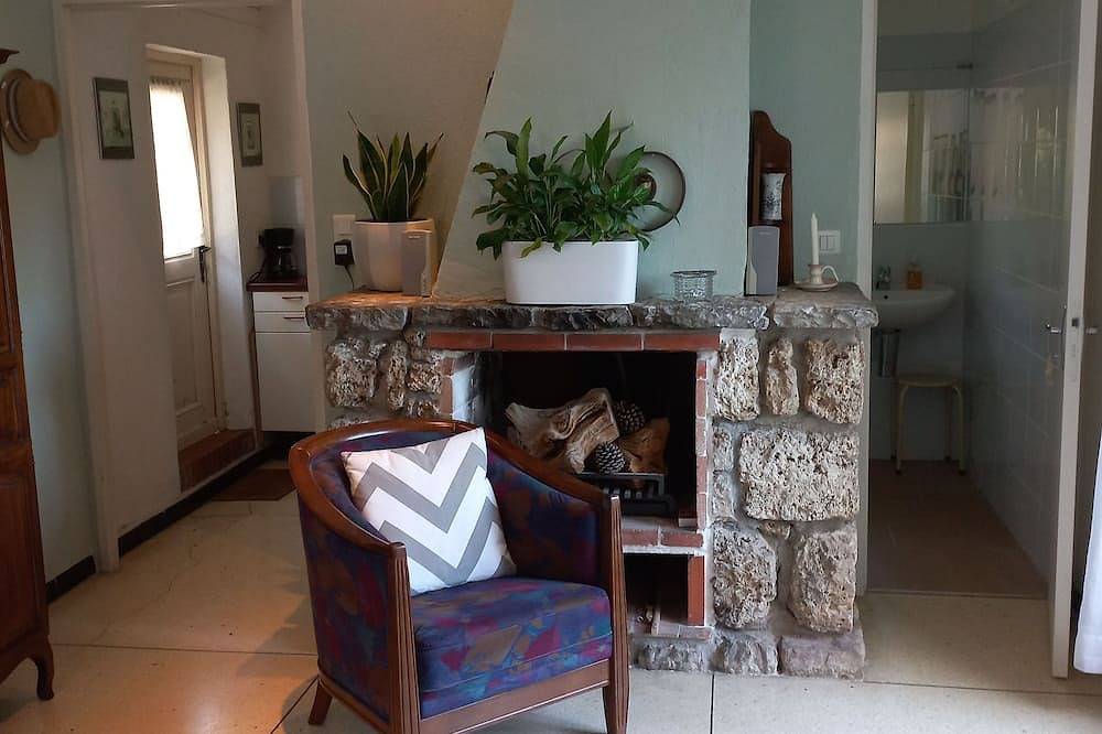 Apartamento entero, Peaceful Studio with garden close to the village in Bargemon, Region de Draguignan