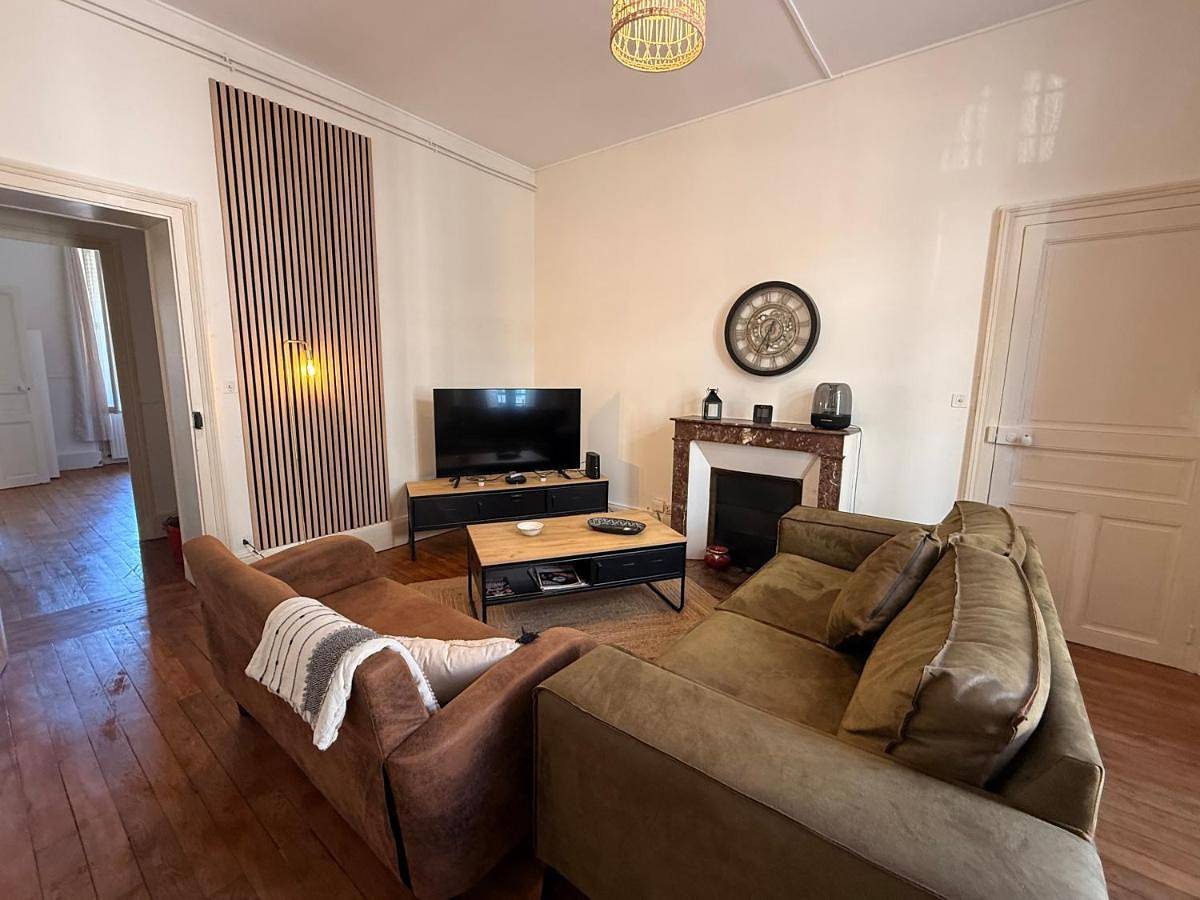 Appartement entier, F4 Cosy Centre Moulins - 3 chambres lits doubles -idéal Famille & Séjour Pro in Moulins, Allier