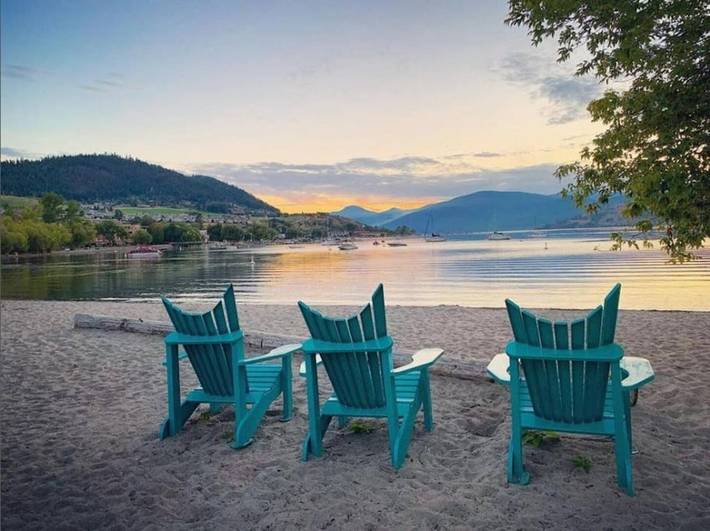 Location de vacances pour 4 personnes, avec piscine ainsi que vue sur le lac et jardin à Vernon