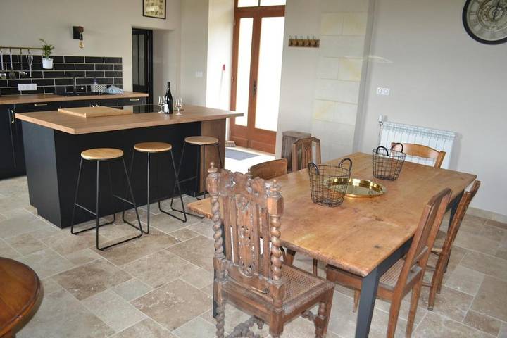 Location de vacances pour 6 personnes, avec vue et jardin à Cravant-les-Côteaux - 4