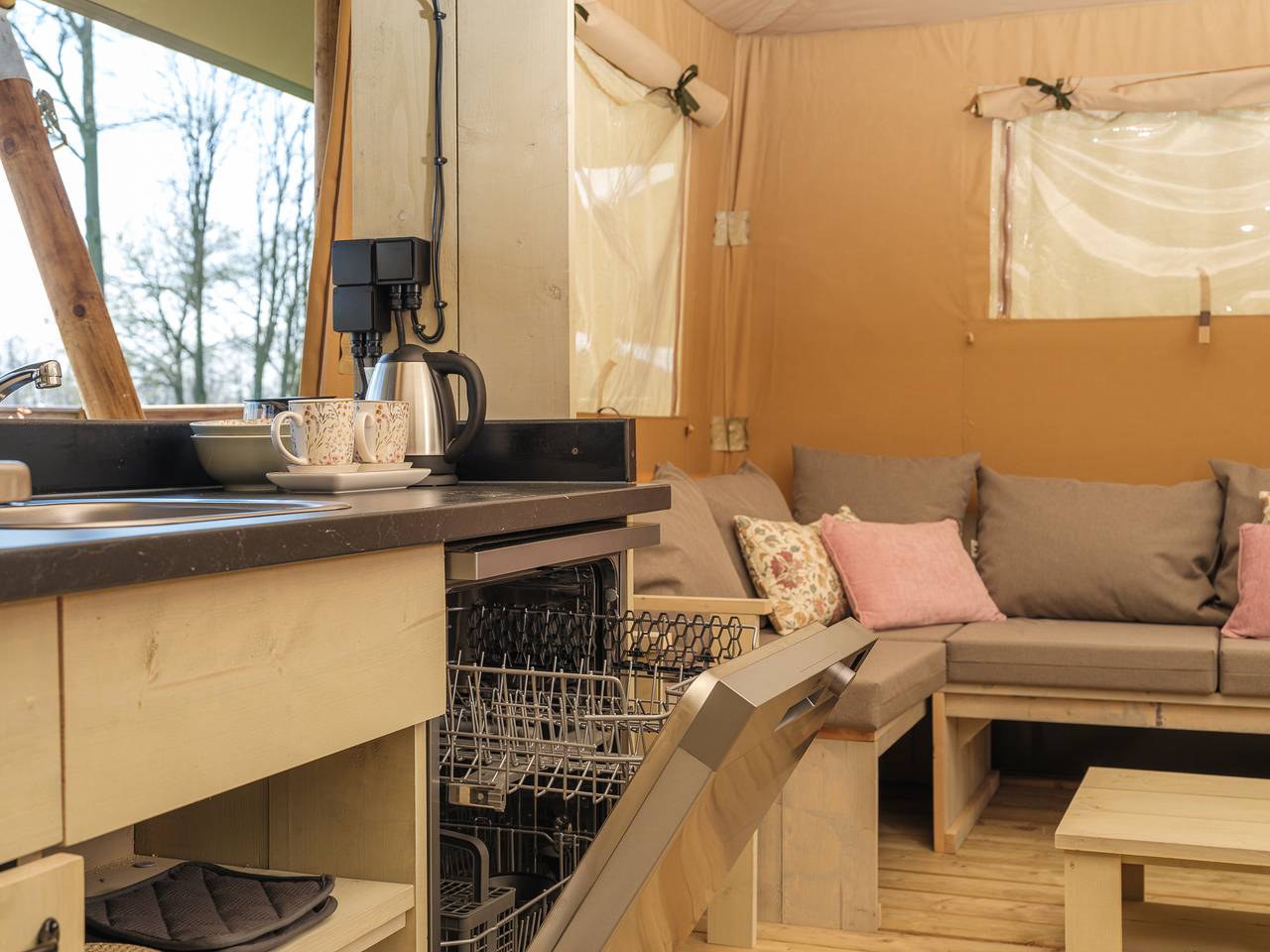 Recreatiepark Den Blanken — Medley Lodge mit Hot Tub | 6 Personen in Neede, Gelderland