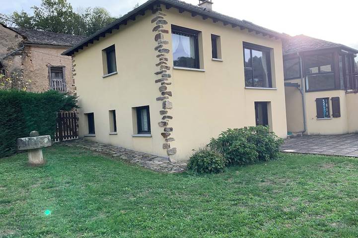 Gîte pour 18 personnes, avec Terrasse et Jardin à Centrès