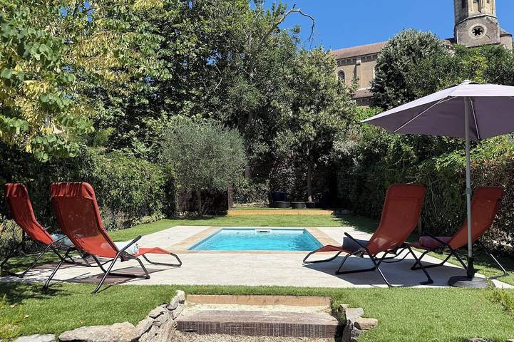 Location de vacances pour 8 personnes, avec Terrasse et Jardin à Collobrières
