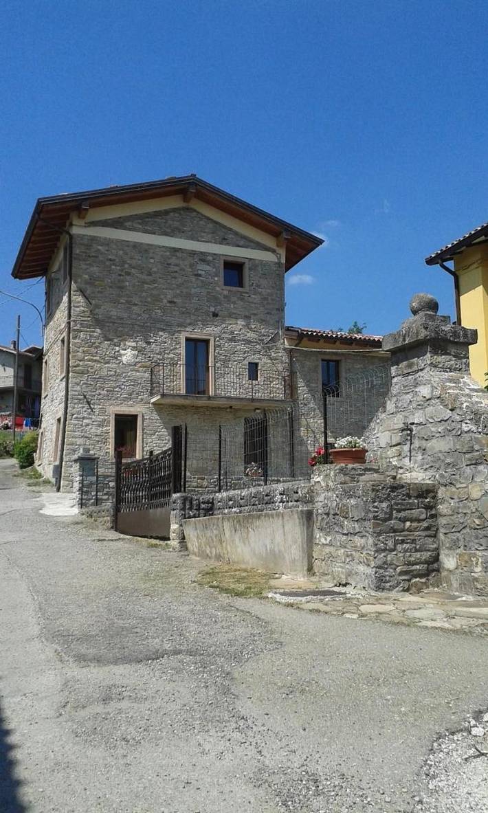 Location de vacances pour 6 personnes, avec Terrasse ainsi que Jardin et Vue à Corniglio
