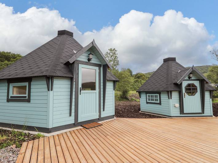Lodge for 2 people, with yard in Scotland