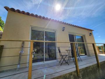 Gîte pour 5 personnes, avec balcon et vue à Tourrette-Levens