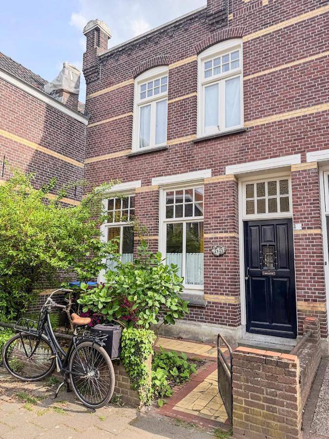 Location de vacances pour 3 personnes, avec vue ainsi que jardin et terrasse à Eindhoven