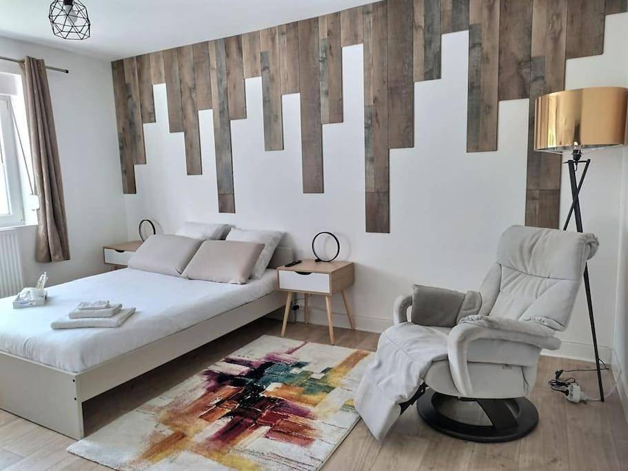 Maison spacieuse 240m² - 7chambres - 16pers' in Woippy, Metz-Campagne