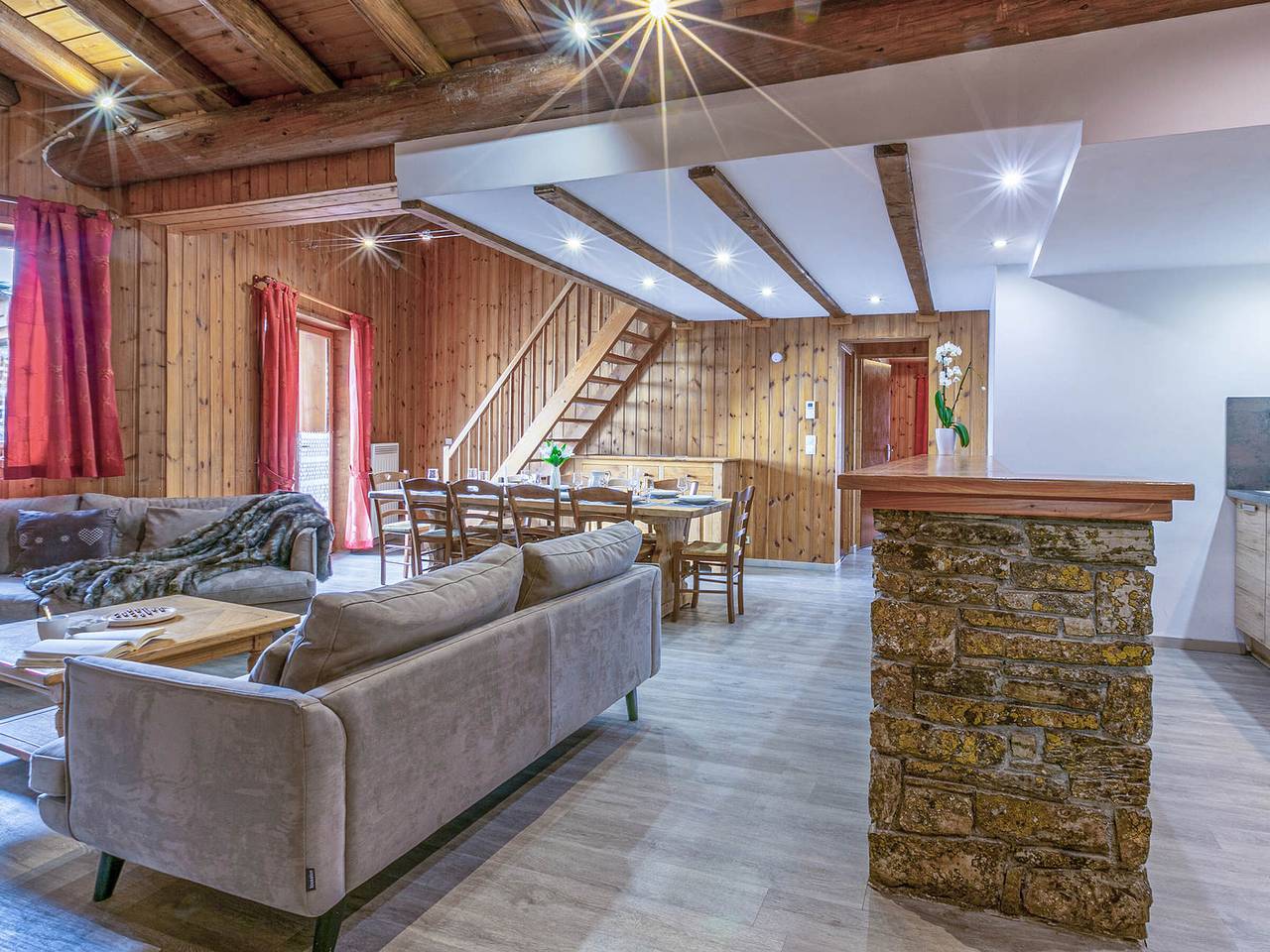 Geheel appartement, Mountain-Style Duplex Apartment in Rustic Chalet, Central Village Location, Ski-In/Ski-Out in Val-d'Isère, Massif de la Vanoise