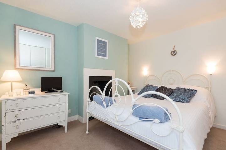 Joli cottage acceptant les animaux de compagnie avec garage, Wi-Fi et vue sur la rivière. in Looe, Cornouailles
