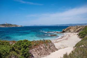 Cottage pour 8 personnes, avec terrasse et vue, animaux acceptés dans Plage Du Petit Rouveau Ile Des Embiez