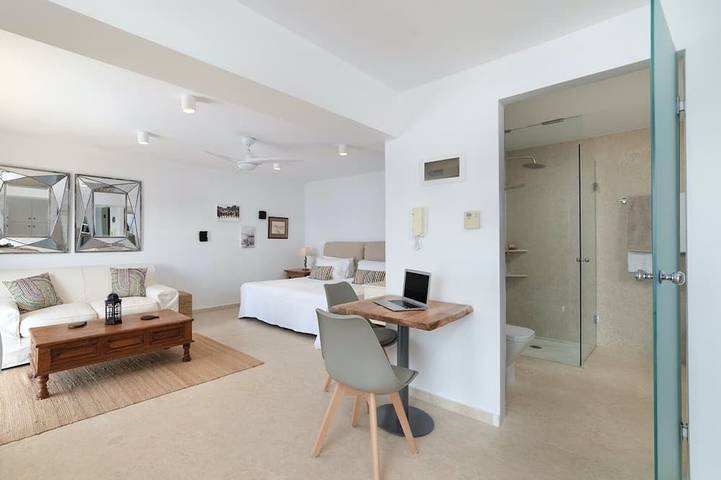 Ganze Wohnung, Einzigartiges Apartment für 2 , privater Infinity Pool, spektakulärer Meerblick in Lasithi
