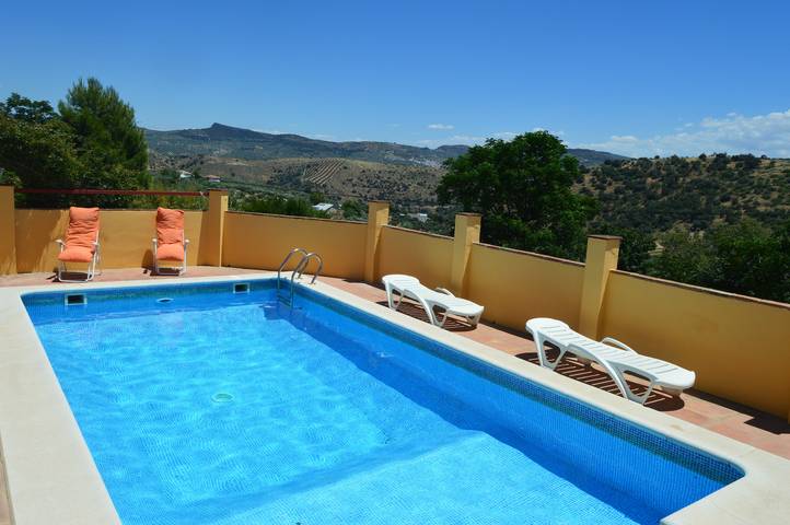 Casa rural para 8 personas, con jacuzzi y balcón en Algarinejo