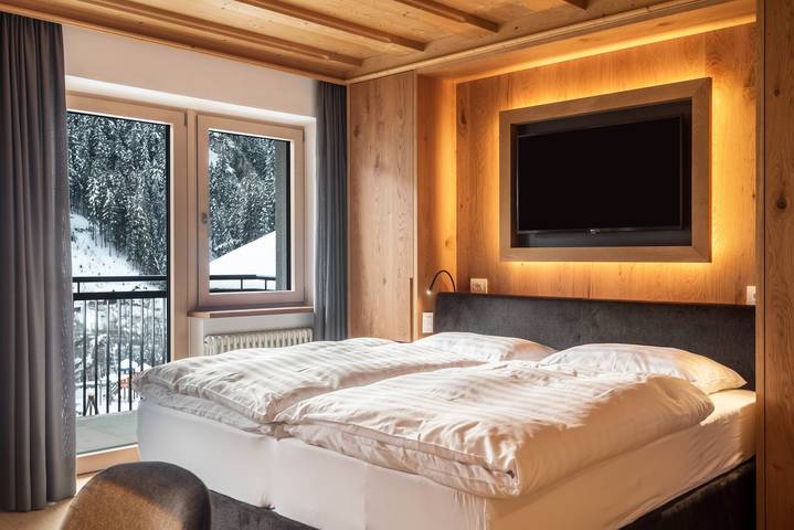 Apartamento inteiro, Apartamento "La Grambla Saslonch 1" com vista para a montanha, varanda e Wi-Fi in Santa Cristina Valgardena, Dolomiti Superski