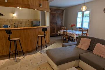 Gîte pour 6 personnes, avec jardin dans Vindelle