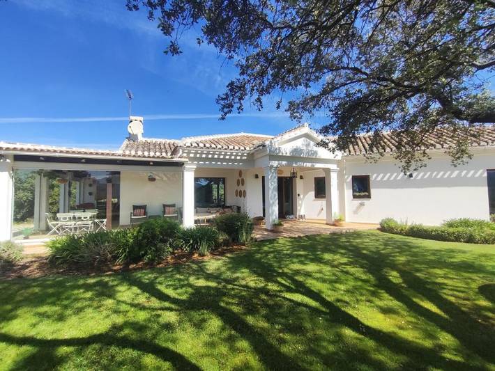Casa rural para 6 personas, con piscina además de balcón y vistas en Villanueva del Rosario