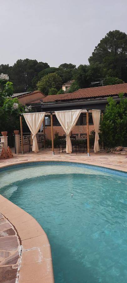 Gîte pour 2 personnes, avec jardin ainsi que piscine et vue, animaux acceptés à Salernes - 2