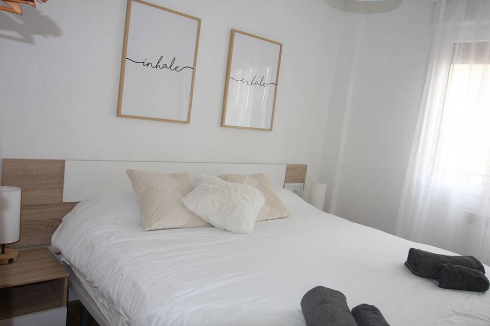 Entire apartment, Apartamentos La Herradura Plaza in Haro, Rioja