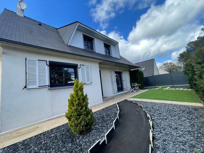 Chambre d’hôte pour 2 personnes, avec Terrasse ainsi que Jardin et Vue à Guécélard