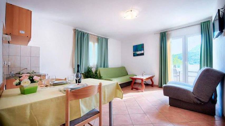 Gîte pour 4 personnes, avec balcon dans Lastovo - 2