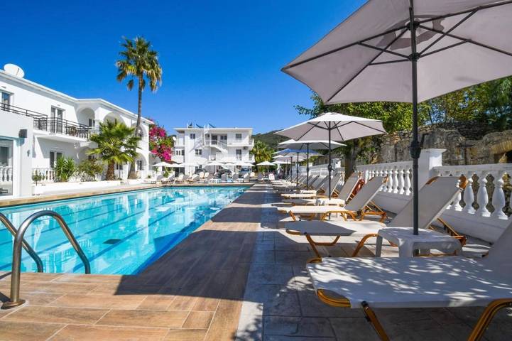 Ferienhaus für 5 Personen, mit Kinderpool und Ausblick sowie Garten und Pool, kinderfreundlich in Kalamaki