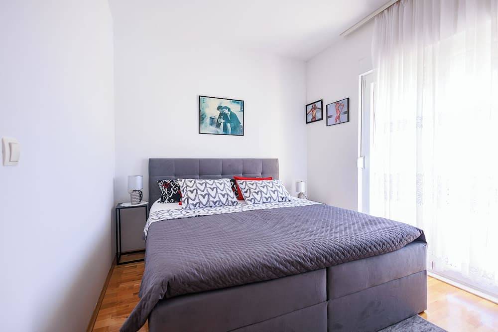 Perfect 3-bedroom house with heated pool in peaceful Šestanovac in Šestanovac, Makarska Riviera