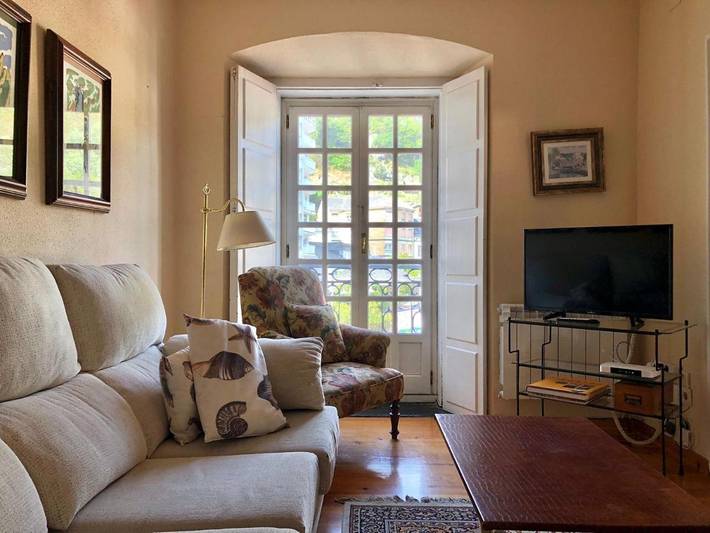 Apartamento para 5 personas, con Balcón además de Terraza y Vistas en Luarca