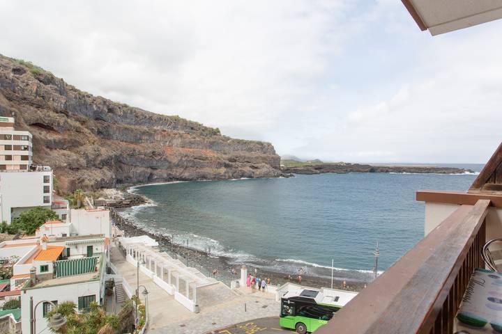 Entire apartment, Vacation Apartment 'Arcoiris Al Mar Playa San Marcos' with Sea View, Balcony and Wi-Fi in San Marcos, North Tenerife