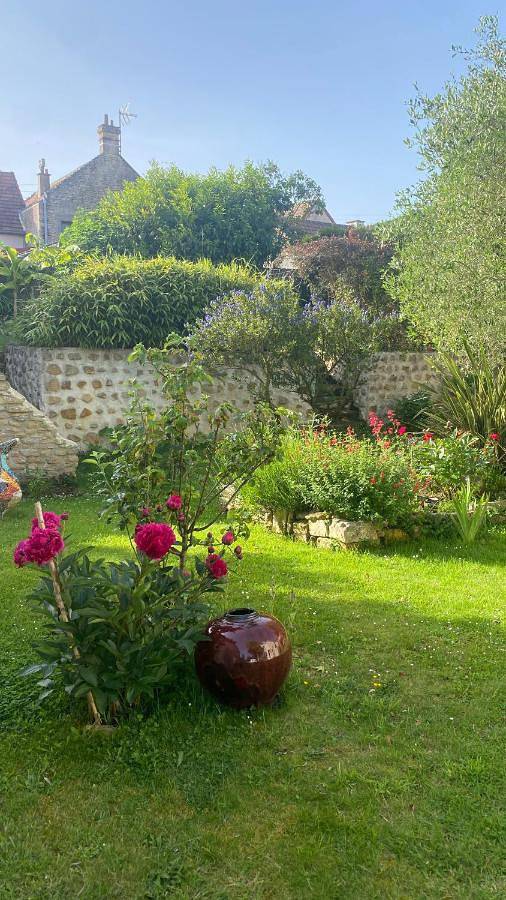 Two-Bedroom House in Douvres-la-Délivrande, Région de Caen