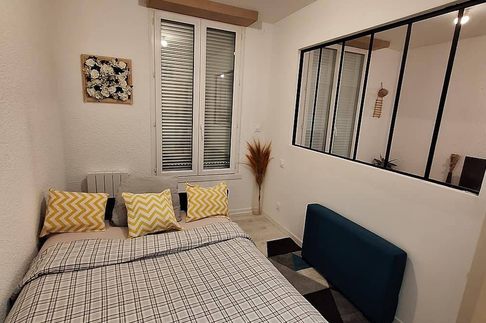 Entire apartment, Attractive, renovated 2-room apartment by the lake in Saint-Jean-d'Angély, Saint-Jean-d'Angély region