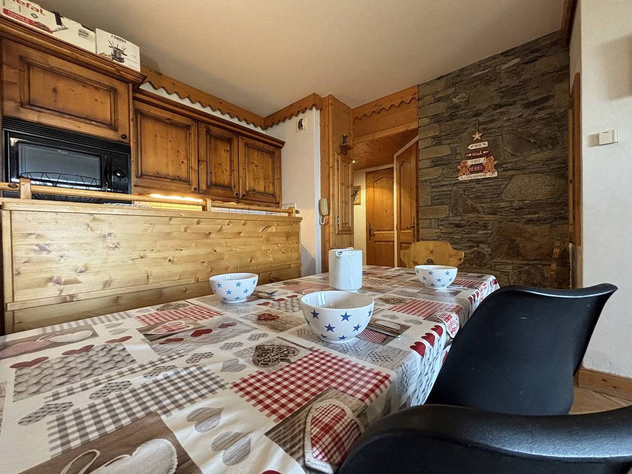 Appartement entier, Appartement moderne à Plagne Aime 2000 avec piscine et parking couvert in Aime 2000, Aime-la-Plagne