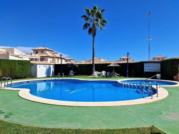 Ferienhaus für 6 Personen, mit Pool und Terrasse sowie Balkon/Terrasse, mit Haustier