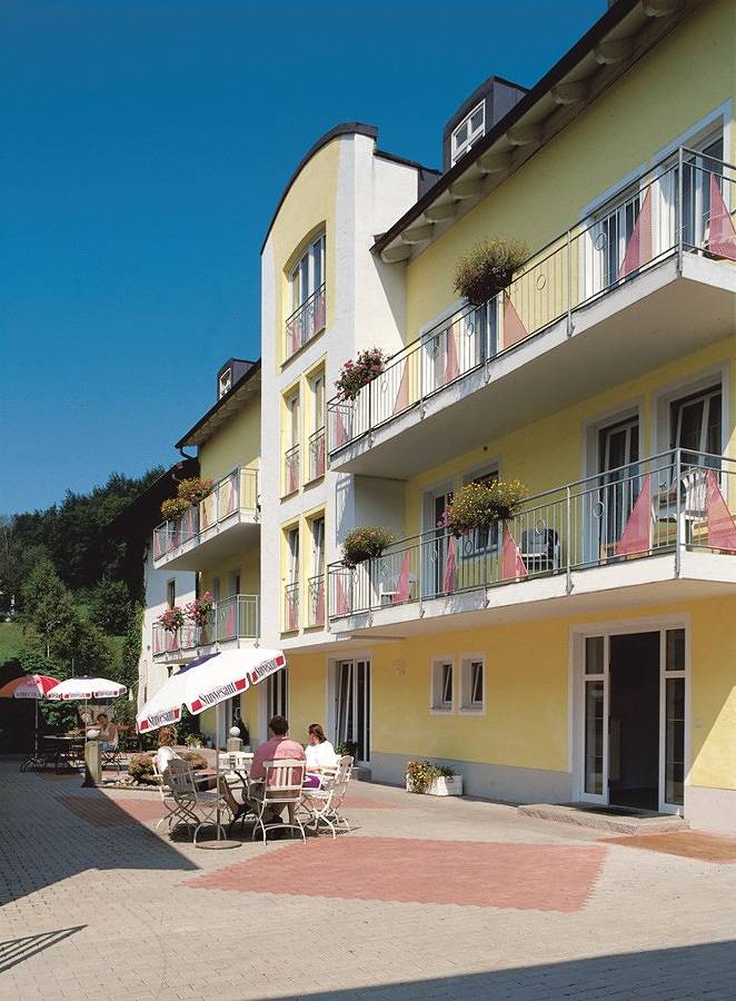 Gasthof Hotel zur Post - Doppelzimmer mit Dusche/Wc und Sat-Tv in Obernzell, Ostbayern