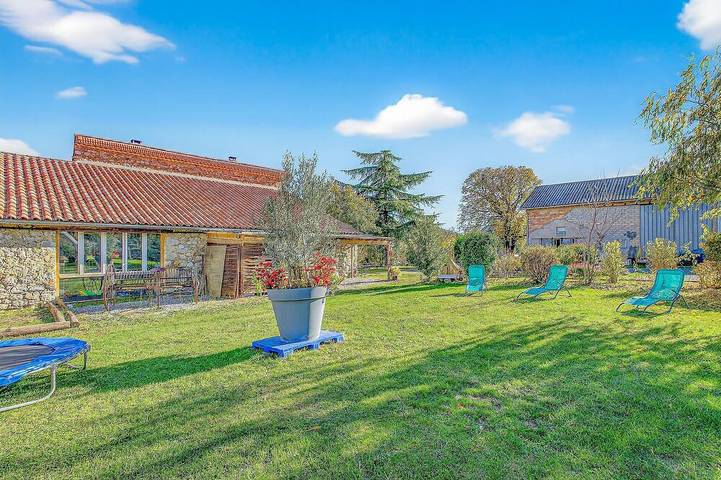 Gîte pour 5 personnes, avec jardin et piscine