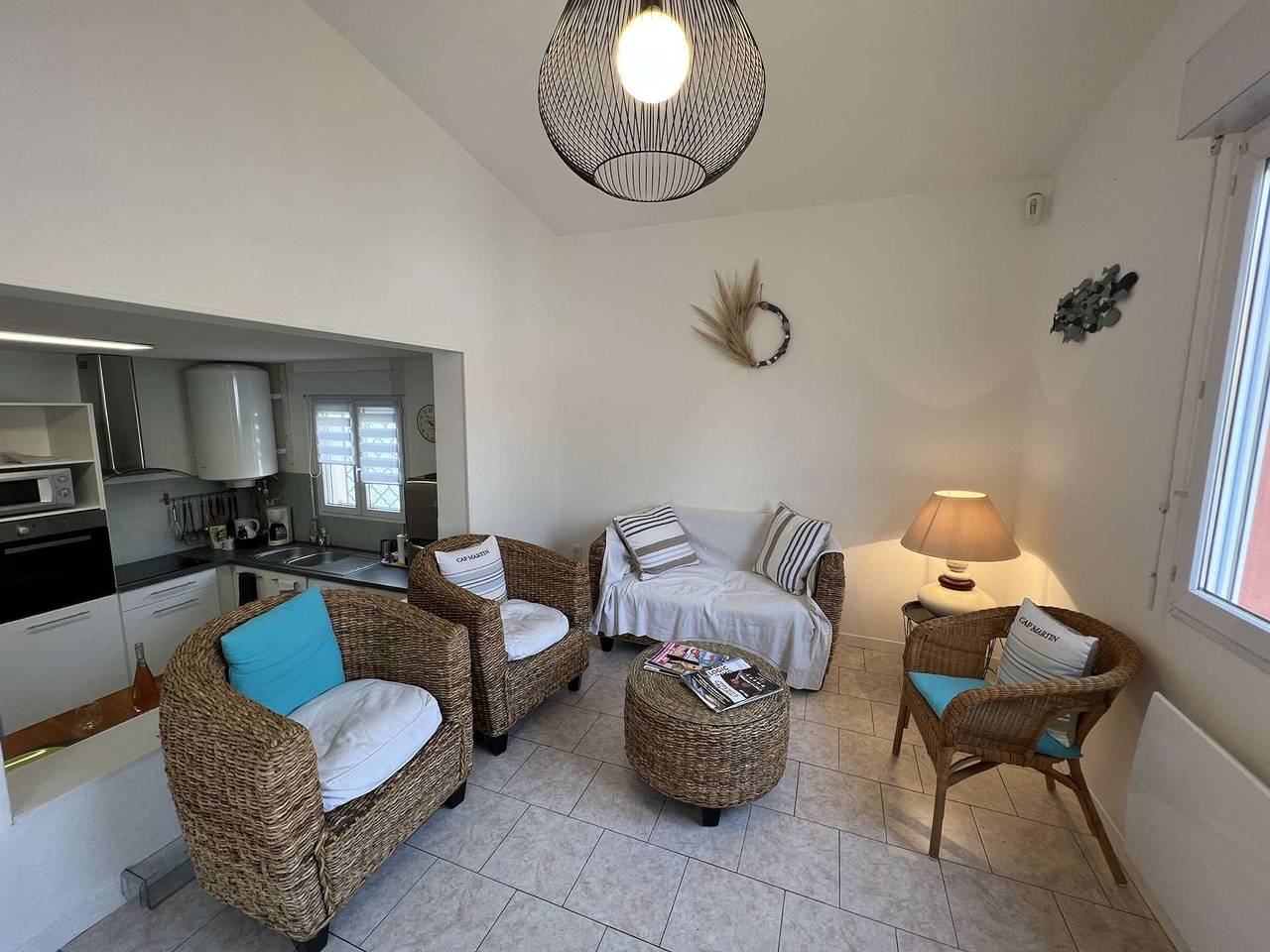 Central House with Terrace, Sleeps 6, Close to Beach and Shops in Valras-Plage, Côte d'Améthyste