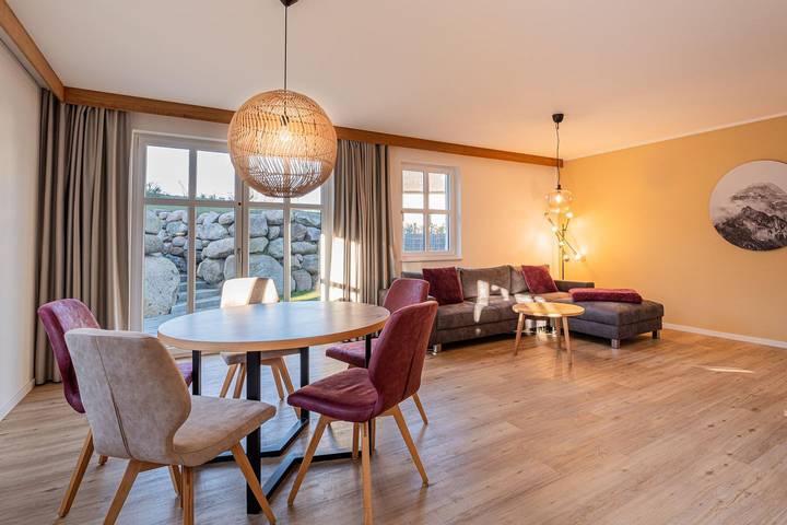 Ferienwohnung für 5 Personen, mit Terrasse und Garten in Lohme - 2