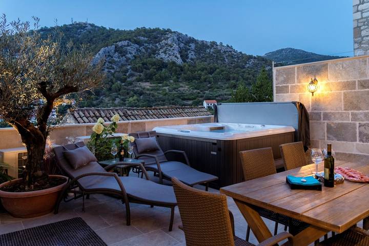 Villa for 16 people, with Ocean view and Balcony on Hvar