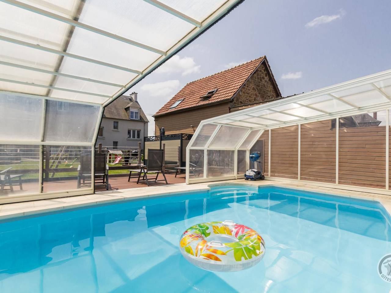 Charmantes Ferienwohnung mit beheiztem Pool, Nähe Mont St-Michel, für Familien geeignet in Pontorson, Avranches und Umgebung