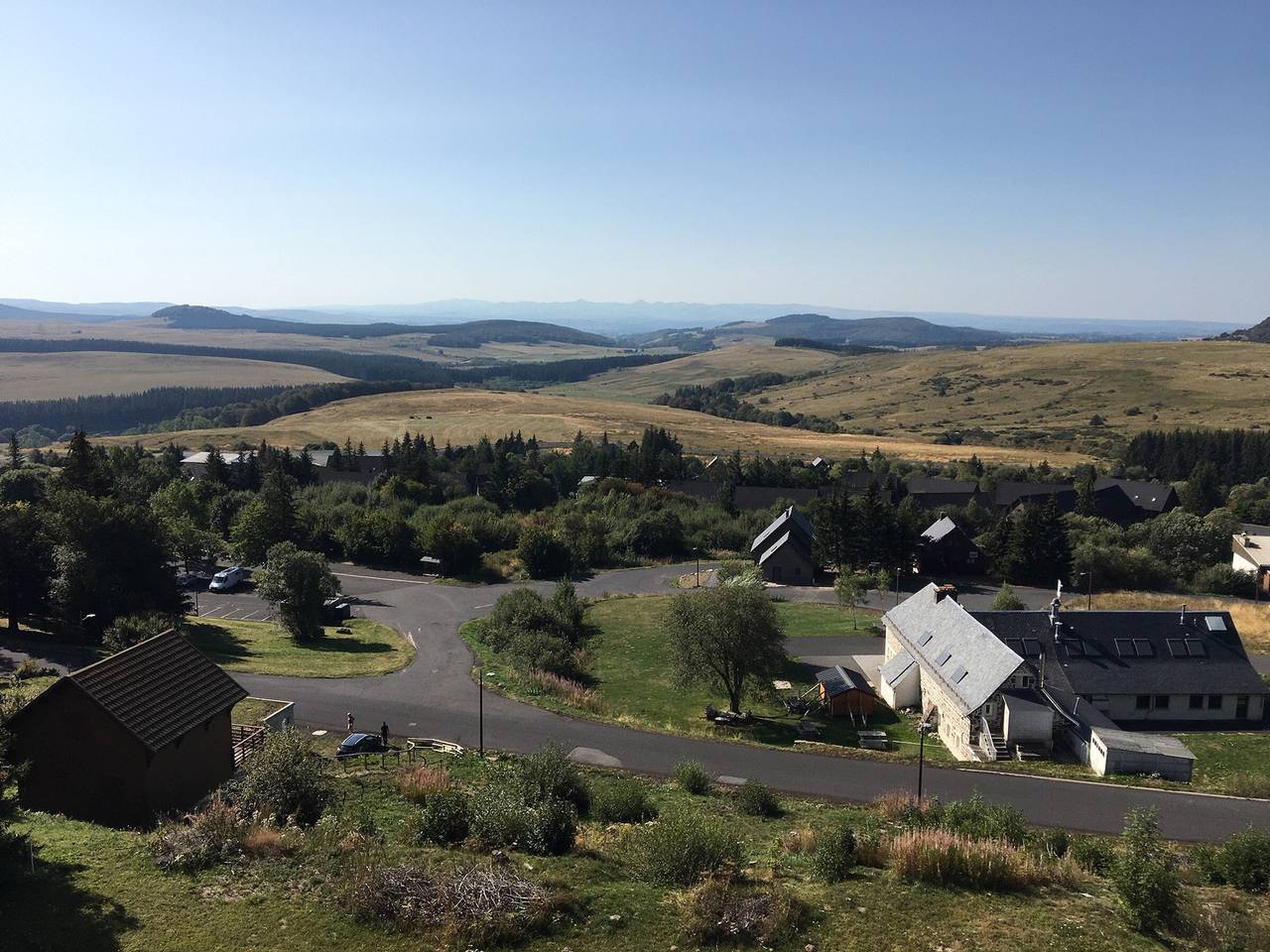 Entire studio, Studio with loggia in Super Besse, near slopes in Super Besse, Besse-et-Saint-Anastaise