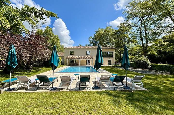 Location de vacances pour 10 personnes, avec Balcon et Jardin à Vérac