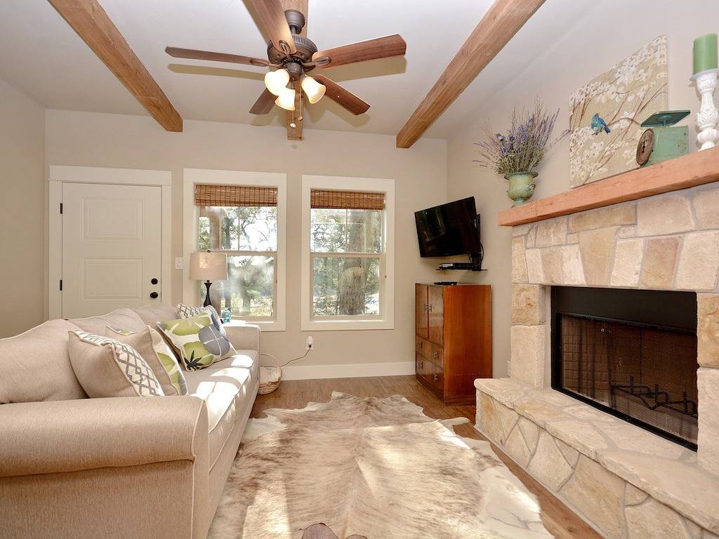 Niedliche, maßgefertigte Kabine in der Nähe der Innenstadt - ein perfekter Kurzurlaub in Wimberley in Wimberley, Hays County