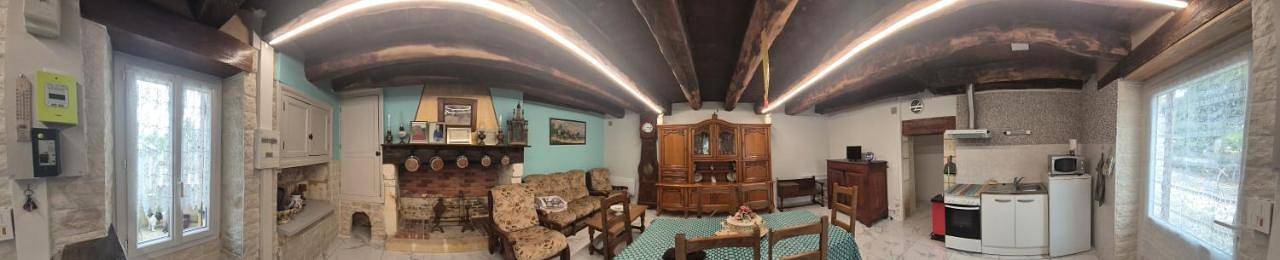Gîte pour 6 personnes, avec Terrasse et Vue à Château-l'Évêque