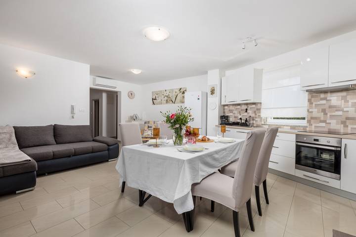 Ganze Wohnung, Ferienwohnung Mario - 4 in Malinska-Dubašnica, Krk