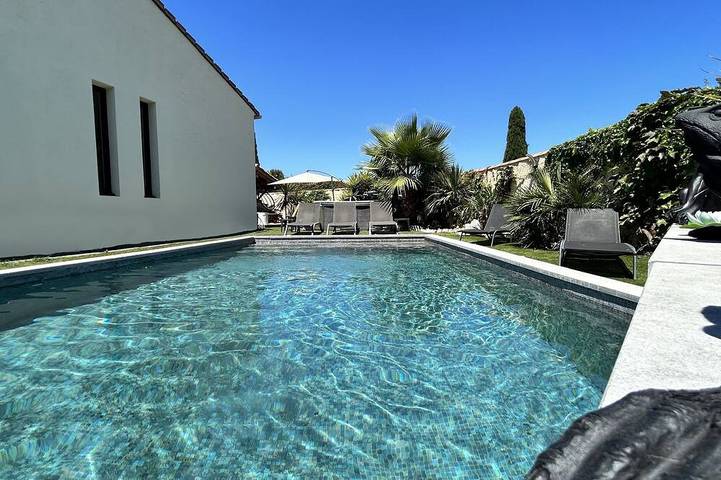 Air-conditioned villa with private pool and Jacuzzi, in Camargue in Garons, Nimes und Umgebung