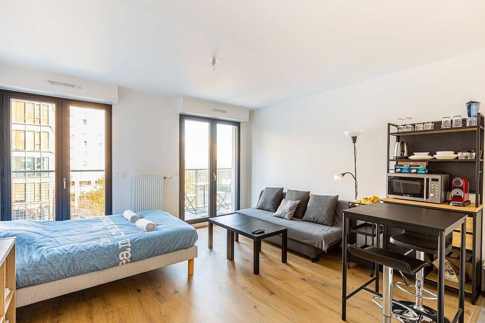 Entire apartment, Guestready - Nice cosy studio with a balcony in Nanterre, Hauts-de-Seine