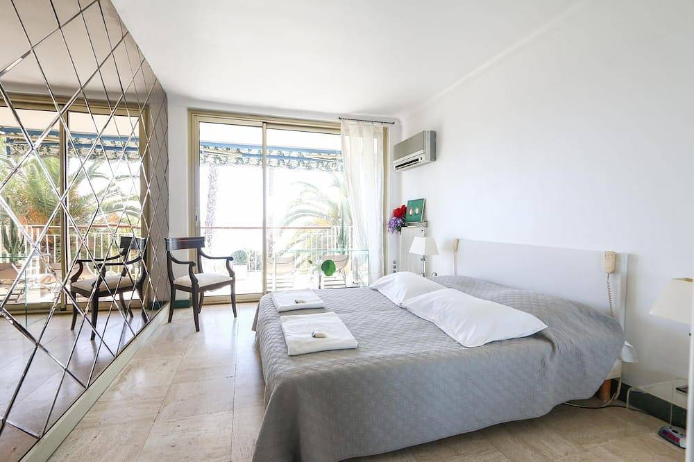 Entire apartment, Cannes Californie - superb apartment with sea view - recommended for holidaymakers ☆☆☆☆☆ in Cannes, Mediterranean Coast (France)