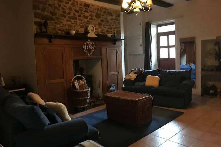 Gîte pour 5 personnes, avec terrasse ainsi que piscine et jardin, animaux acceptés à Ladignac-le-Long - 4